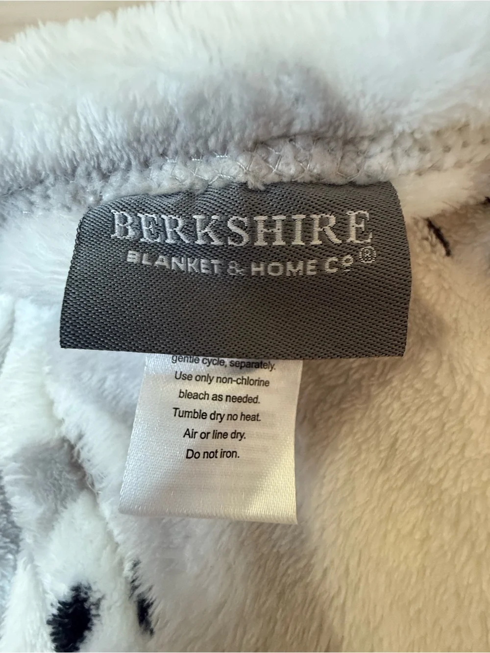 2x Viral HomeGoods x Berkshire Blanket & Home Co. Gray Ghost Throw Blankets